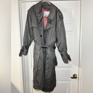 LONDON FOG VINTAGE TRENCH COAT 🧥